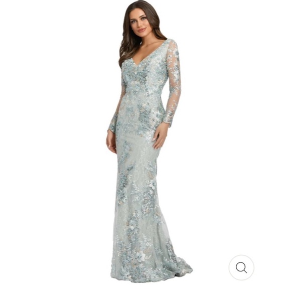 MAC DUGGAL Style: 67539 V NECK
ILLUSION LONG SLEEVE GOWN. Size 2. Worn once - Picture 1 of 8